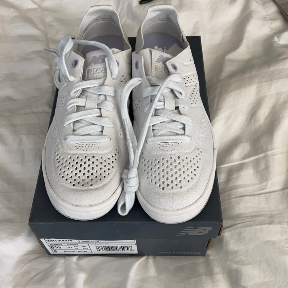 Brand New New Balance AUTHENTIC Artic Fox White WRT300DB